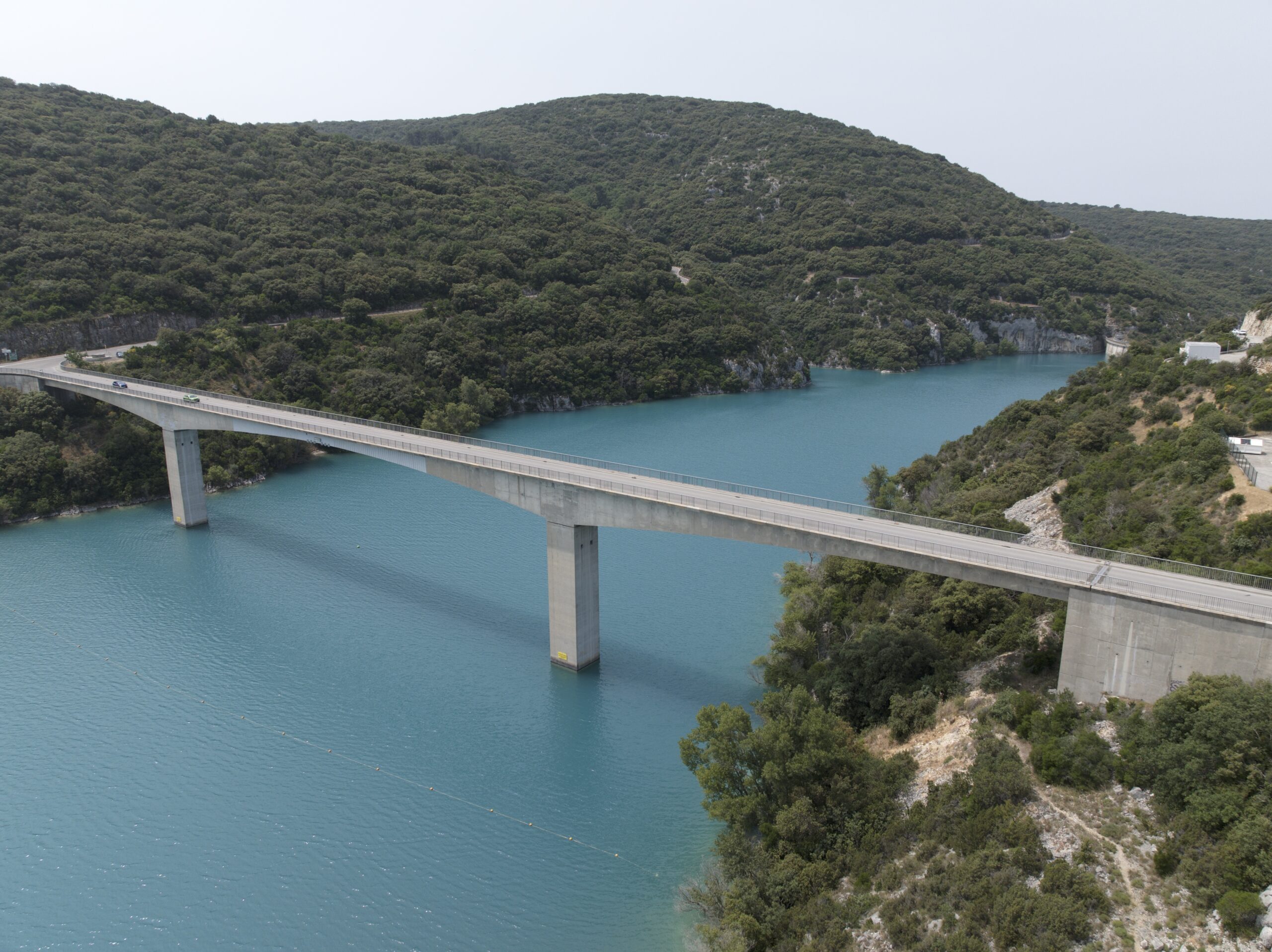 Le pont du barrage de SAINTE CROIX